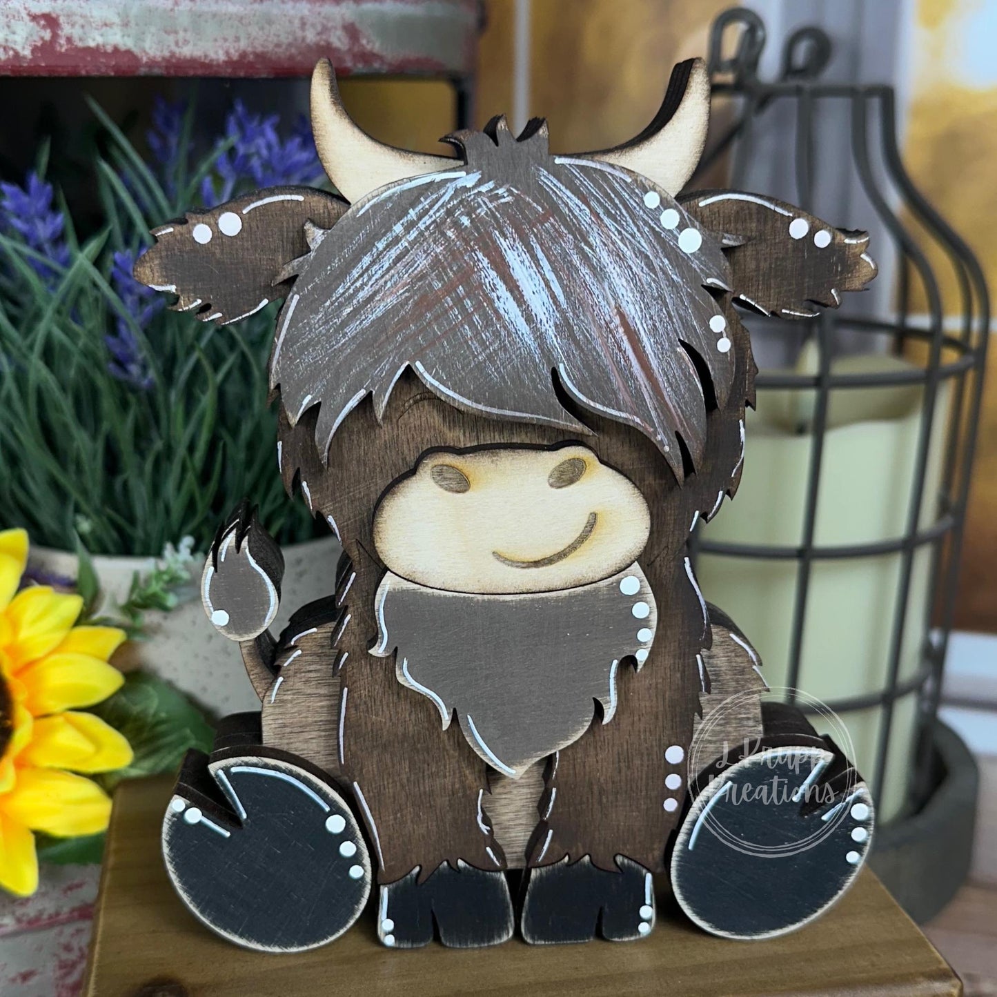 Adorable Highland Cow Wooden Figurine - Charming Desk or Shelf Accessory