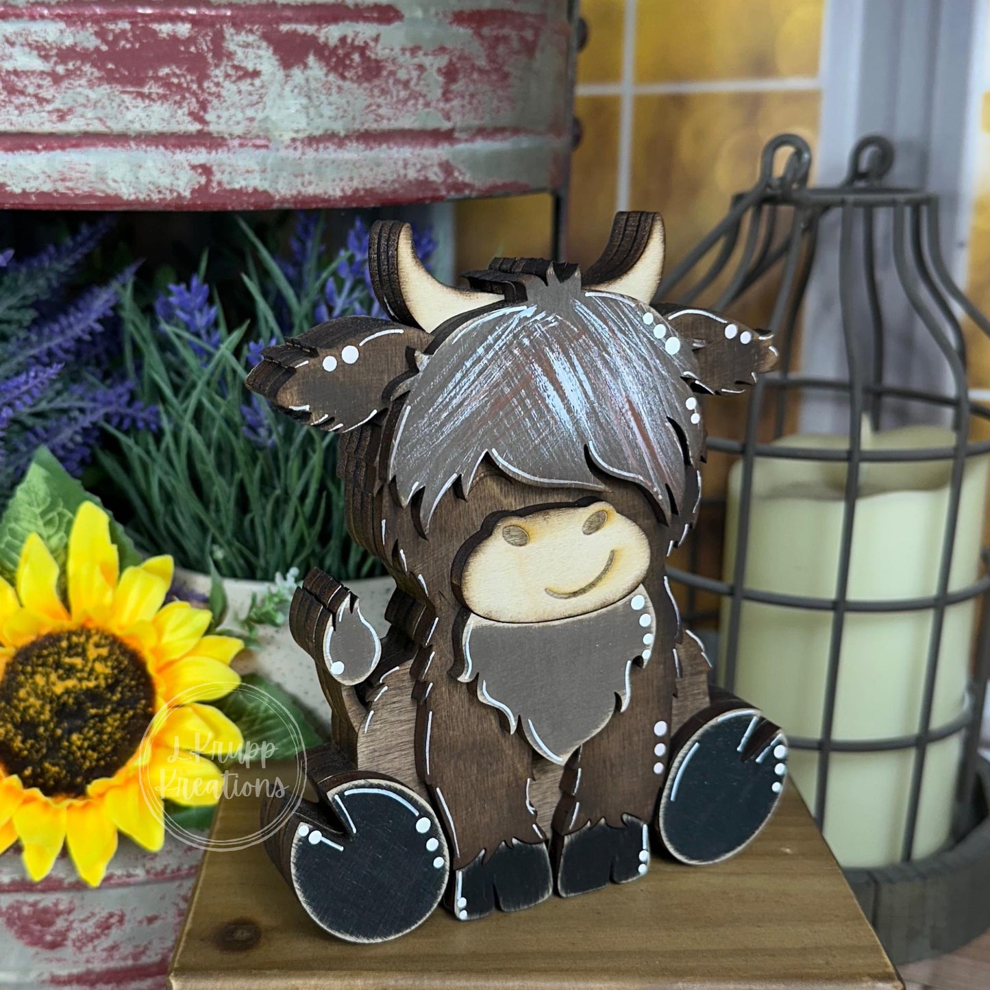 Adorable Highland Cow Wooden Figurine - Charming Desk or Shelf Accessory