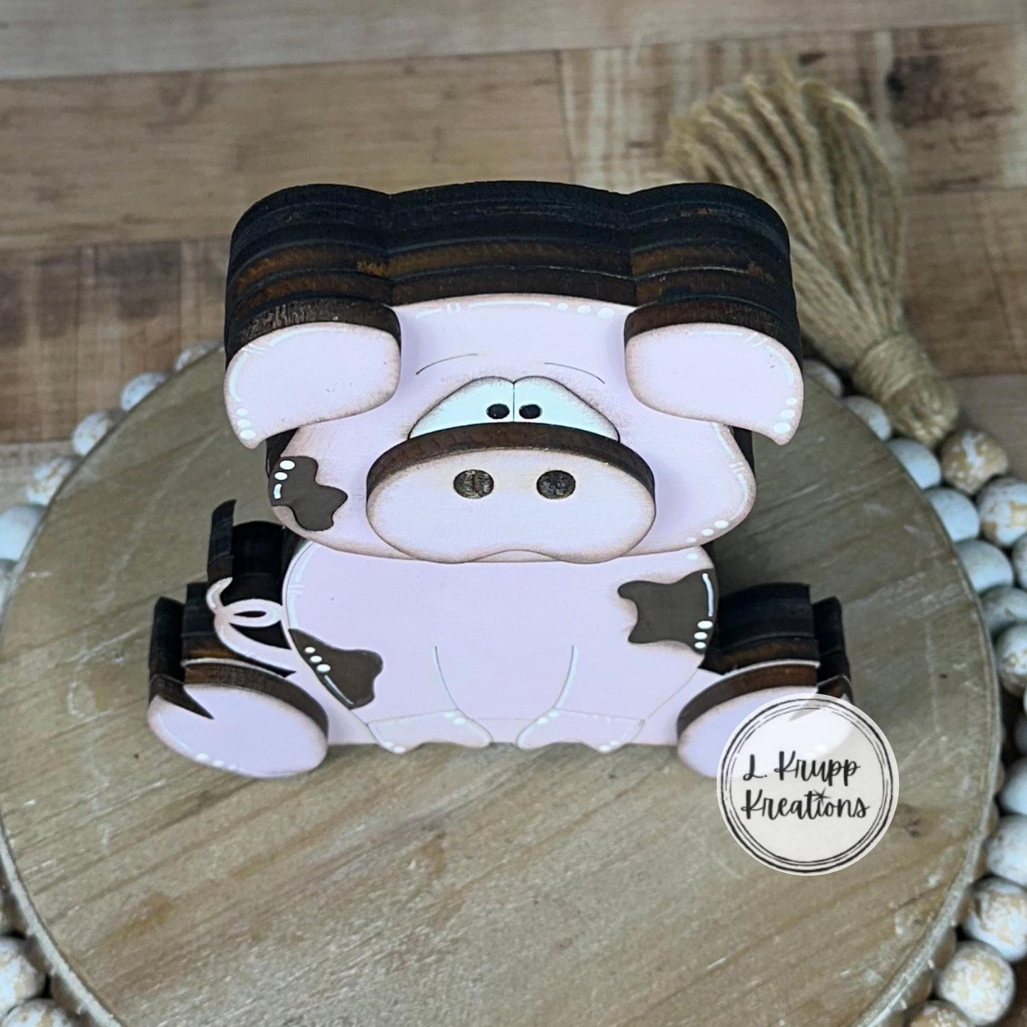 Charming Hand-Painted Farmhouse Pig Decor - A Perfect Tiered Tray Companion
